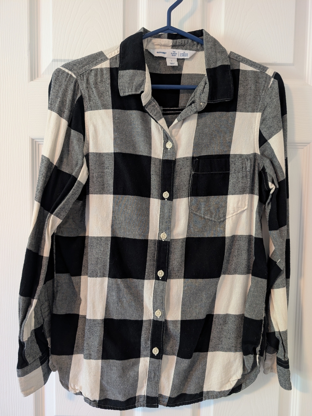 Old Navy Women's Black and White Buffalo Plaid Button-Down Flannel Shirt